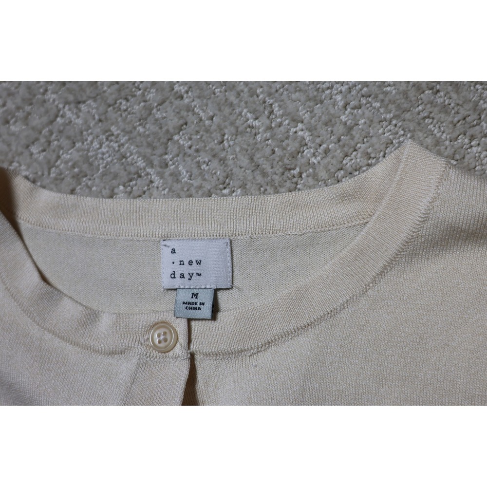 A New Day Ivory Ruffle Hem Cardigan Sweater Crew Neck Cream Medium NWT - Picture 3 of 6